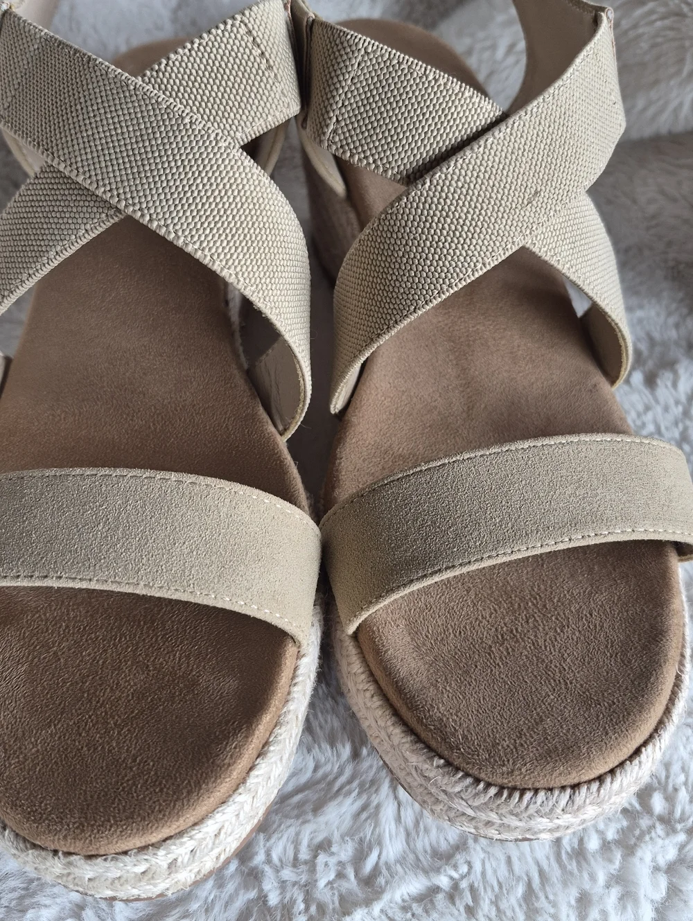 Wedge Criss Cross Stretch Low Sandals Womens Sz 10W Neutral Tan Minimalist - Picture 4 of 8